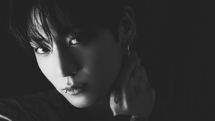 angel0zai's tweet photo. ᅟᅟ麷 𝐈ㅤ𝐀𝐌ㅤ𝐂𝐇𝐀𝐎𝐒ㅤ𝐏𝐄𝐑𝐒𝐎𝐍𝐈𝐅𝐈𝐄𝐃ㅤ(ㅤ1993ㅤ)ᅟᅟ   𝐦𝐲ㅤ𝐦𝐮𝐬𝐢𝐜ㅤ𝐬𝐨𝐨𝐭𝐡𝐞𝐬ㅤ𝐭𝐡𝐞ㅤ𝐝𝐚𝐫𝐤𝐧𝐞𝐬𝐬ㅤ𝐰𝐢𝐭𝐡𝐢𝐧.ﺝ https://t.co/WLXowF5hXv