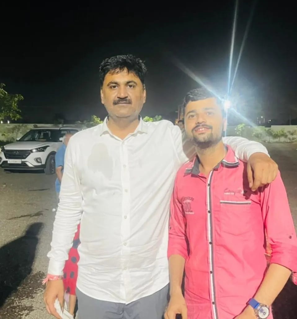 ksvadhvana2's tweet photo. ભારતીય જનતા પાર્ટી ના પ્રદેશ કિશાન મોરચા ના ઉપાધ્યક્ષ ગુજરાતના હજારો યુવાનોના હૃદયમાં આગવું સ્થાન ધરાવતા, ગૌભક્ત અને જનસેવક શ્રી @isureshvasara જી ને જન્મદિવસ નિમિત્તે હાર્દિક શુભકામનાઓ.💐
#BJPGujarat #happybirthday 
@BJP4Gujarat https://t.co/yif5T0Idrb