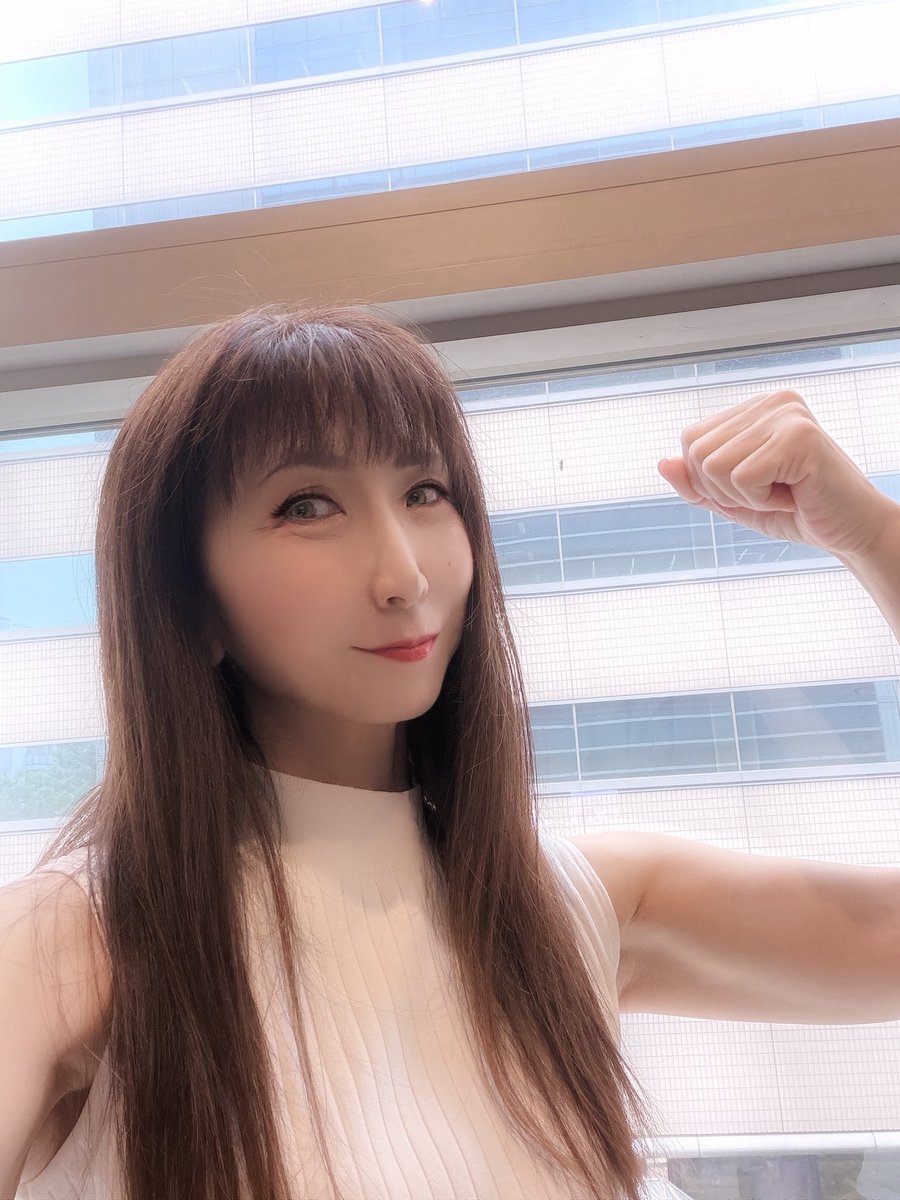 chiaki13a's tweet photo. 【7月スタートの水曜日】

ジャズボーカリスト明石千明でーす🎵
朝から暑かったよ💦

本日も爽やかに
12時から3時まで生放送3️⃣

本日のゲストは、
セラピストの橋本奈美さん
お楽しみに♪

本日のメッセージテーマは、
「元気が出る言葉」
フリーのメッセージも
もちろんオッケー👌笑

あなたのメッセージが
番組を作ります🎵

↓メッセージリクエストはこちらから
mail@chofu-fm.com
または、リクエストフォーム
https://t.co/EJop6rUS55

調布エフエムは
https://t.co/hvjMI73mnP
↑こちらからお聴きいただけます。
 #jazzvocal

💖ちあき情報💖
「小さな奇跡」配信中‼️
5万回再生▶️超えました🎵
ありがとうーーーー😊
目指せ！10万回再生▶️
https://t.co/JhzfVDifIJ
こちらから聴いてねーーーー♪