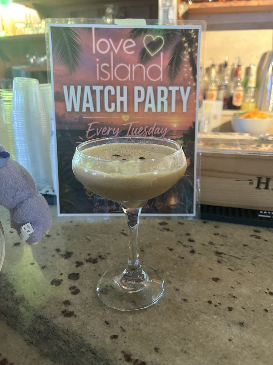 ashleynn's tweet photo. @loveislandusa At the bar with my espresso martinis 😝😝 https://t.co/YYdnKX3ABd