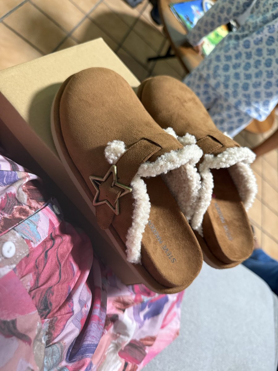 SharoMontor's tweet photo. Quería comprármelas! Y 2 días después! Me las regaló renacuajo 🫶🏻✨ https://t.co/DJ0oS1q3Tu