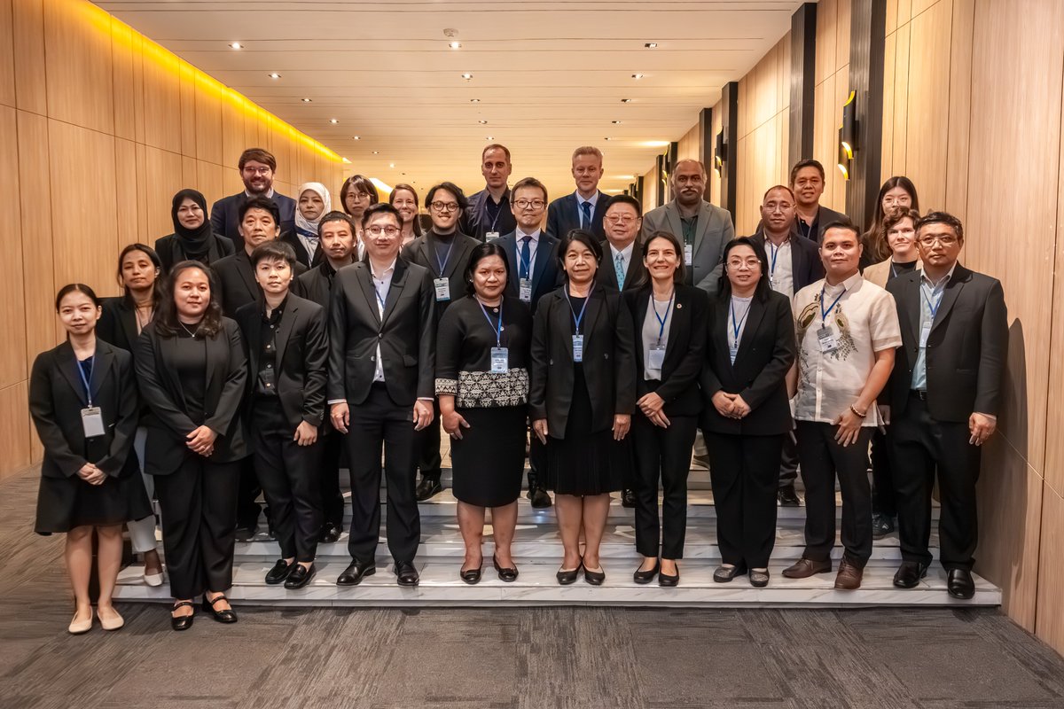 WorldVegCenter's tweet photo. 🤝For 20 years, AVRDC-ASEAN Vegetable Research Network (#AARNET) has connected researchers, governments and partners across Southeast Asia to strengthen vegetable research, innovation and food security. 

#WorldVeg #ASEAN #FoodSecurity #partnerships #ClimateResilience https://t.co/2mvhmroDkI