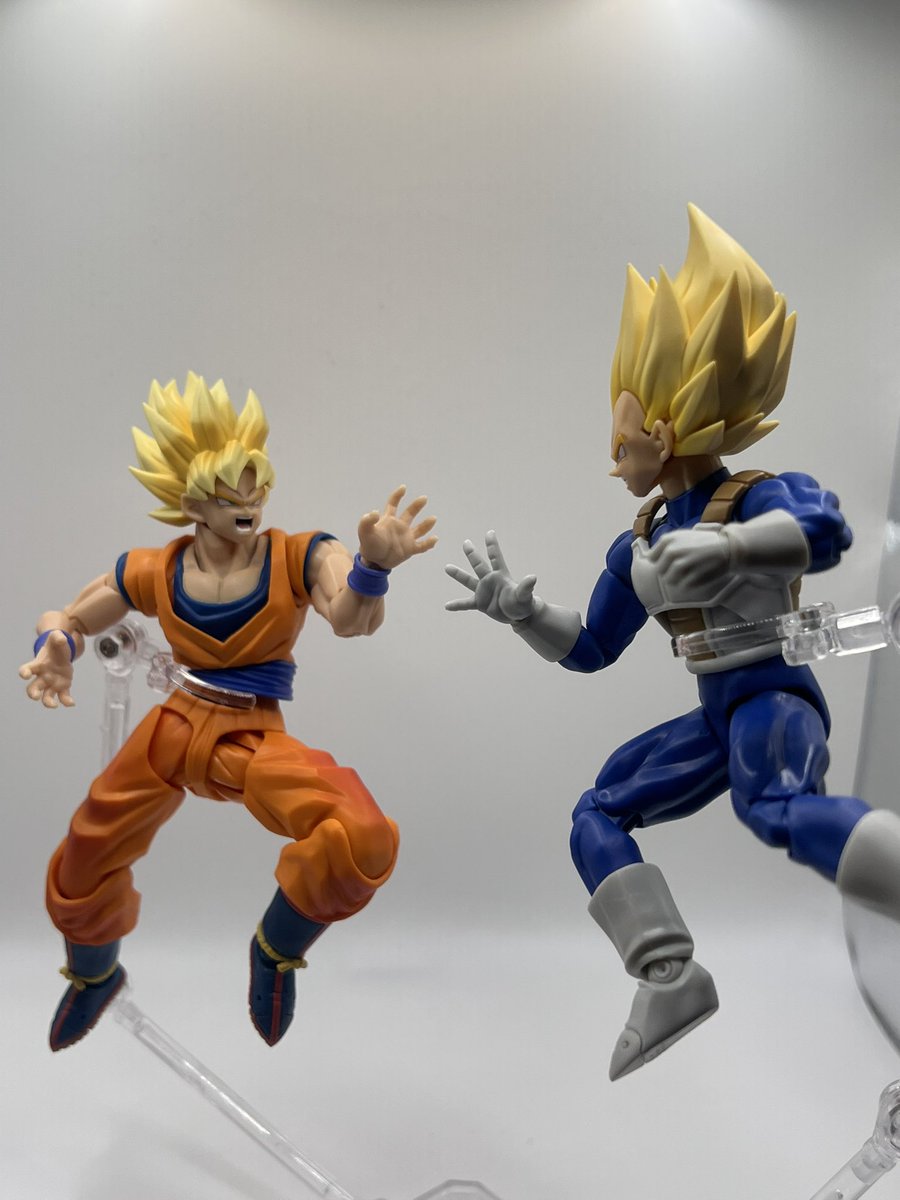 aquaticavaZ's tweet photo. my vegeta finally came innn. My shelves looks like a mess… 🫪 #SHFiguarts #DragonBallZ #Goku #Vegeta #DragonBallZSHFiguarts https://t.co/fNRpofXxK7