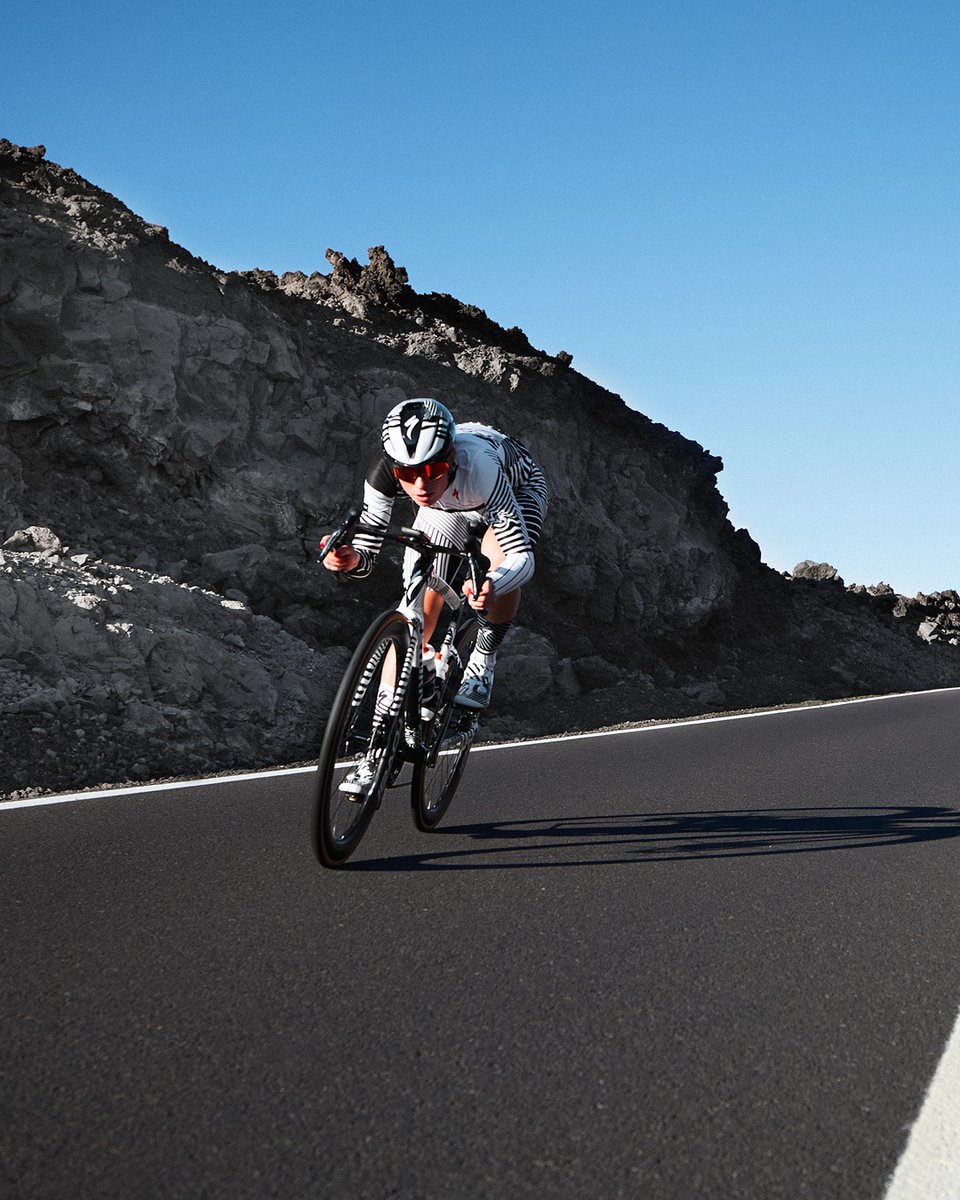 specialized_j's tweet photo. すべてを征す一台。 
 
全く新しいS-Works Tarmac SL9 はスペシャライズド史上最速のロードバイク。 
実際の走行環境でのTime to Finish（ゴールまでのタイム）を最短にします。 
軽さ、空力、そしてバイクと一体になるライドフィール。

S-Works Tarmac SL9はどのロードバイクよりも速く、あなたをゴールラインへと導きます。

S-Works Tarmac SL9の発売に合わせ、全国試乗ツアーも開催。
スペシャライズド史上最速のロードバイク、S-Works Tarmac SL9を体感ください。