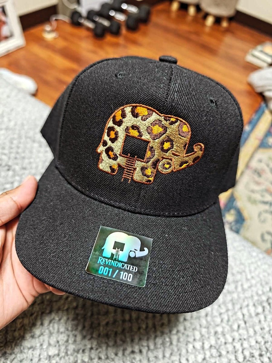 ras_austinwife's tweet photo. repost from @ras_kass therevindicated X @raskass Leopard Eats Face Limited collaboration collection featuring exclusive T-shirts, hoodies, skateboard decks, and headwear.
Original artwork & illustration by @giftedglitch
Available now - link in therevindicated bio.
#RasKass #LeopardEatsFace 🐆🩸#hiphopcollection #hiphopcollector
#DaRealSide
#RealHipHop
#ForTheCulture
#ForThePeople 🔥🎧