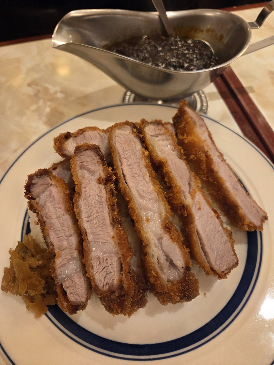 ubuchiku's tweet photo. 例のカツカレー食べました。11時オープンの一回転目て入れないと無理ですね😅完売です。 https://t.co/aE9j067Kps