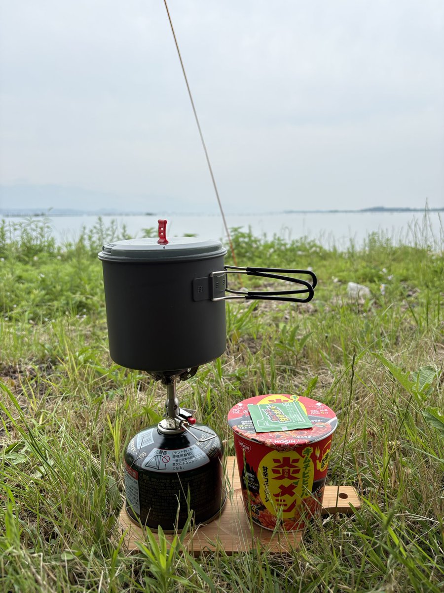 kuingintidur's tweet photo. 朝2時に目が覚めたから釣りに行こうと思ったんやけど何故か6時までスマホ見続けててちょっと寝て琵琶湖にランチしに来たら雨降ってきてふんだりもっこり https://t.co/EPRgQmLuVN