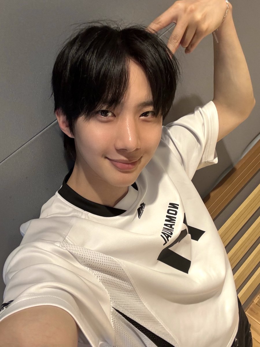 official_HUI's tweet photo. [📺]

잠시 후 9시!
MBC FM4U <#김이나의별이빛나는밤에>에
후이가 출연합니다 🥰

#후이 #HUI
#노래에기대는밤 https://t.co/wUuIYi9BsQ
