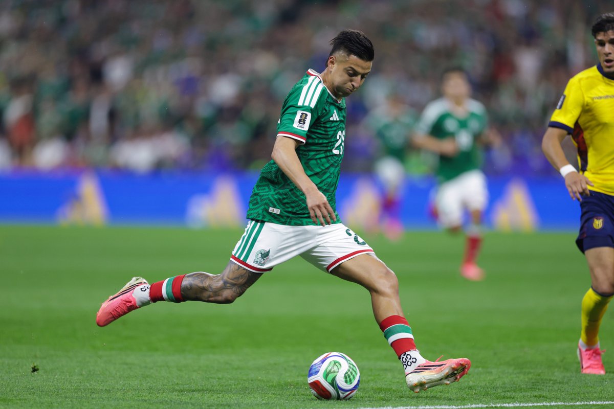 miseleccionmxEN's tweet photo. ⏱️45’ | Five minutes of additional time for the first half. ⏰
🇲🇽 2-0 🇪🇨
#SomosMéxico | #FWC26 | #MD4 | #FIFAWorldCup | #RO32 https://t.co/rkByASBuNx