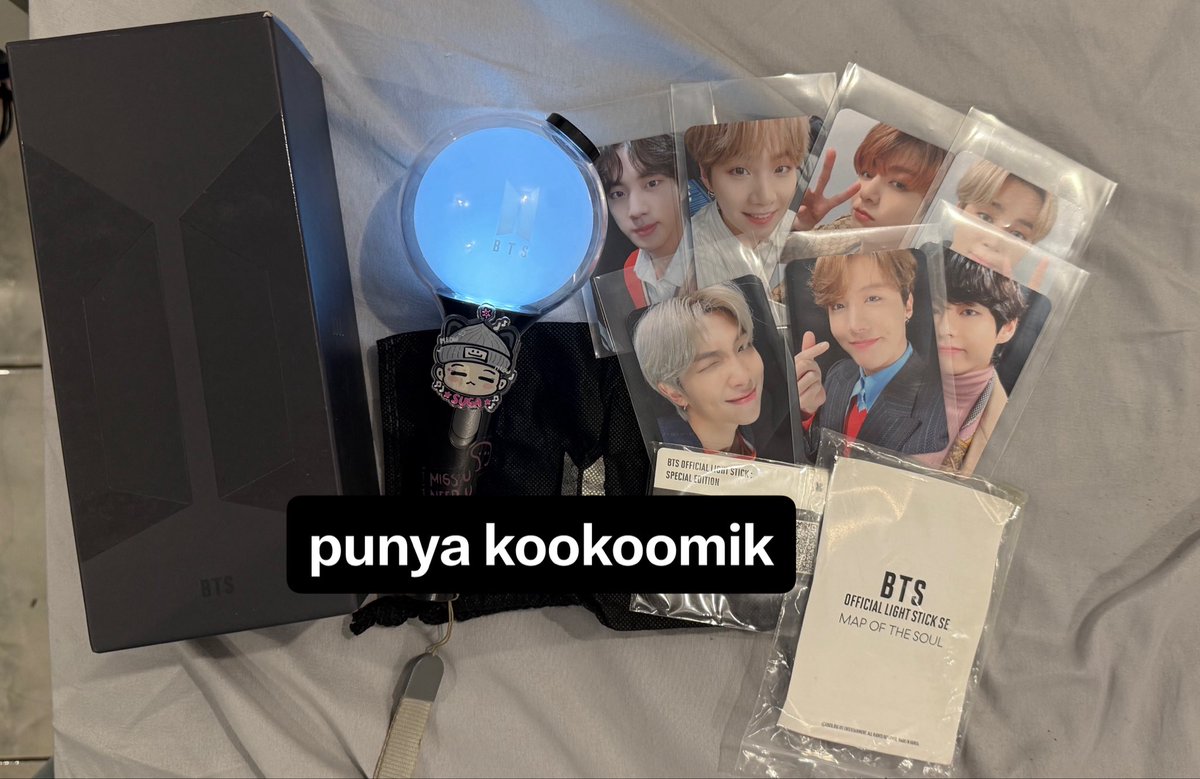 kookoomik's tweet photo. WTS
LIGHTSTICK ARMYBOMB VER SE BTS OFFICIAL

- Pemakaian pribadi (condi dm)
- Harga 550k (nego dm)
- Sticker bisa dilepas &amp; dibersihkan

Dom BALI
Bisa juga dr Semarang tapi dikirim September https://t.co/LkPPohieP7
