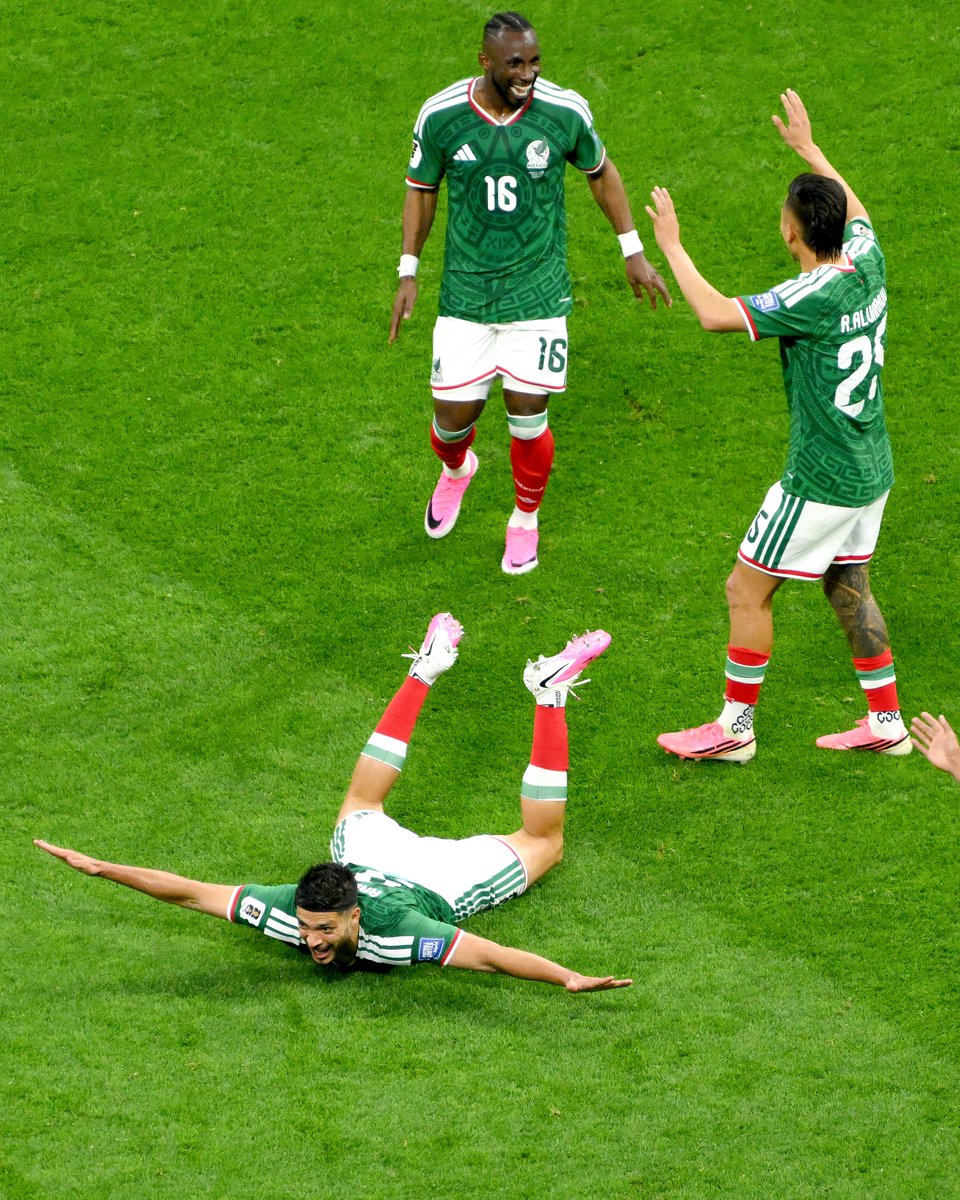 JustFreshKicks's tweet photo. Mexico is cooking rn 🇲🇽 https://t.co/TFZniZNqCQ