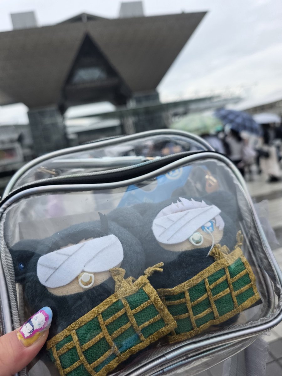 Poy00o's tweet photo. 人生初ビックサイト行ってきたぁぁあ！！！

楽しすぎた♡ https://t.co/5WkYahEKgx