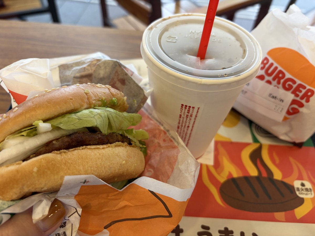 aji_0a's tweet photo. 食べ物の写真をよく撮るんだけど、全然美味しそうに撮れない。たぶん、早く食べたすぎて逸る気持ちが抑えられないんだろうな。インスタ用の映え写真撮りてぇ。インスタやってないけど。 https://t.co/Bm2ap3gnfO