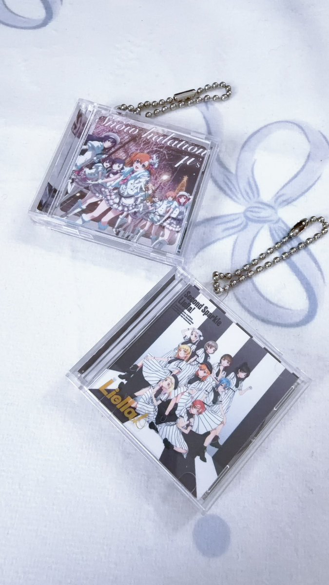 mona_ka2525's tweet photo. ミニチュアCDかわちいって思って回したら、中に音楽聴けるQRコードあったり、歌詞カードもあったりして500円で満足度高すぎて感動した❕ฅ(º ﾛ º ฅ)♡♡
#ガチャガチャ #カプセルトイ https://t.co/3t3widdl9D