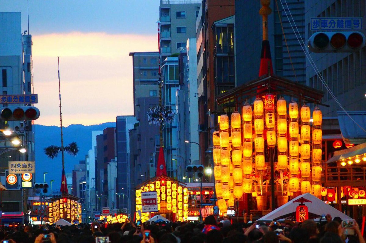 MKofficial_PR's tweet photo. 京都の7月の１ヶ月間は #祇園祭 ！   

◾︎特に人が賑わう日 
宵山(前祭)    14日～16日  
山鉾巡行(前祭)  　  17日   
宵山(後祭)    21日～23日  
山鉾巡行(後祭)　　24日     

宵山(前祭)期間中の15日、16日が歩行者天国になり屋台も出て最も賑わう二日間です👘   

祇園祭スケジュール ⇒https://t.co/o1nPHVkges