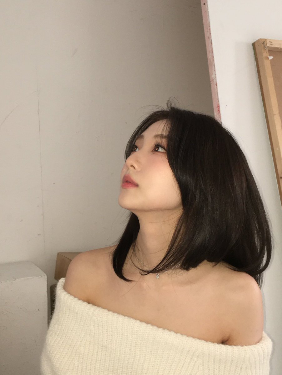 fromsanrio's tweet photo. Esta es la cara de una monita que se dió cuenta que los 𝐬ims 4 se actualizaron bien feo, en dónde están mis cositas lindas? Ni modo, me tocará sacrificar a mi 𝕥amagotchi y descargarme aún más mood𝐬 y 𝙲𝙲𝚂 para volverlo bien aesthetic de nuevo 👩🏻‍💻☆, tengo trabajo que hacer! https://t.co/IfeniEGRzY