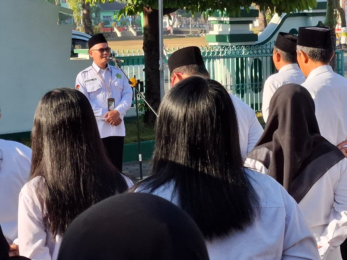 kemenaggk's tweet photo. Ada tiga tahap internalisasi, yaitu mengetahui (knowing), mempercayai (believing), dan melakukan (doing).

Selengkapnya di https://t.co/mIoQ8Bag7q https://t.co/CD5nB39biM