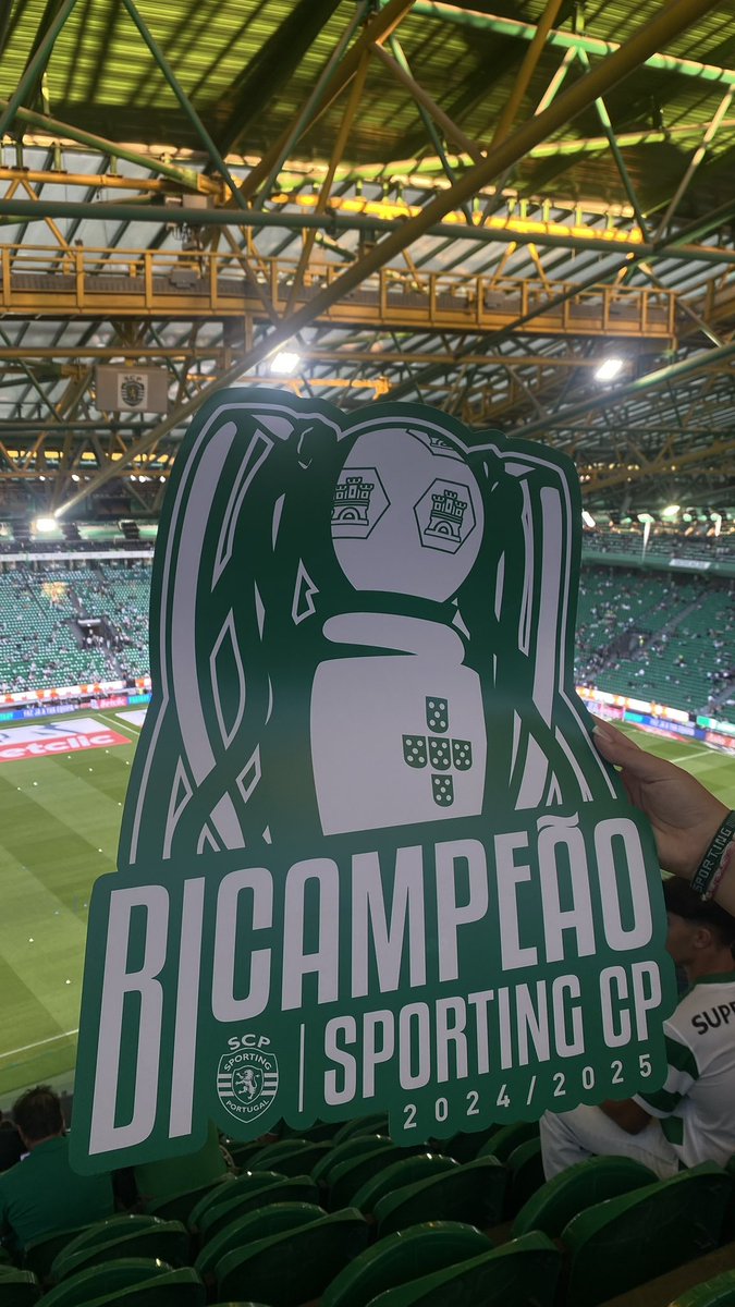Simaobichinho's tweet photo. Sou Sportinguista porque o meu Pai me ensinou a amar este clube e porque o meu Avô fez desse amor uma herança para a vida. Hoje, sempre que entro em Alvalade,sinto que ele entra comigo.O Sporting não é apenas um clube. É a ligação eterna entre gerações. 120 anos de @SportingCP 💚 https://t.co/0LQdaSwpm1