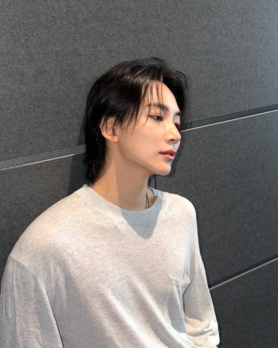 pretty3shu's tweet photo. how crazy handsome this man .. https://t.co/w4dBF3q1fY
