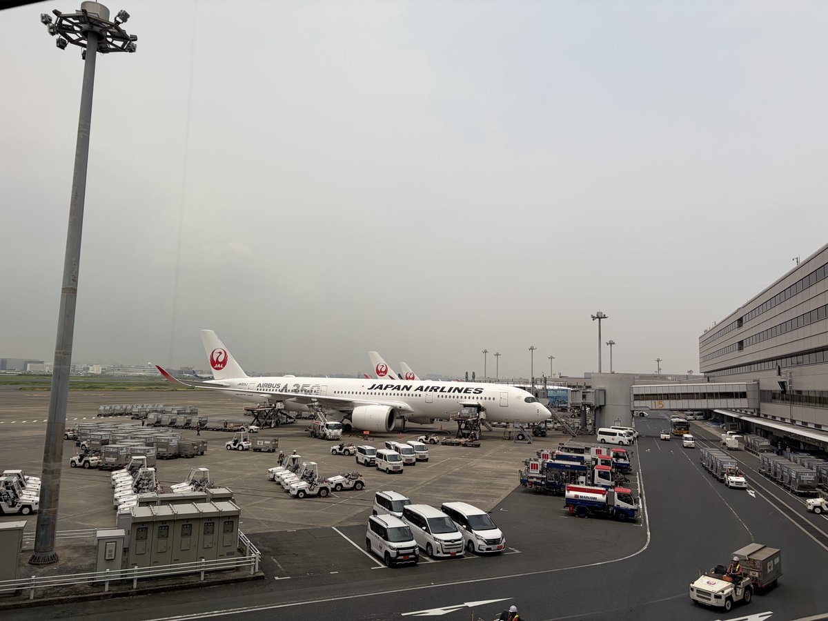 zm99999's tweet photo. 久々の羽田空港。これから新千歳に向かいます。 https://t.co/ZO8tFh2AyC