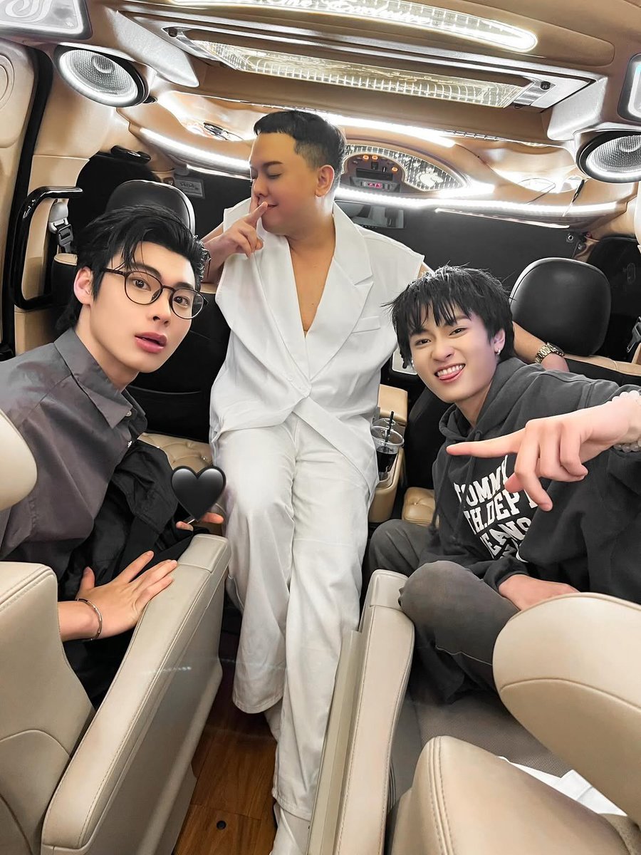 unpIu66ed's tweet photo. THEY LOOK HELLA GOOD https://t.co/7dSM3W1USz