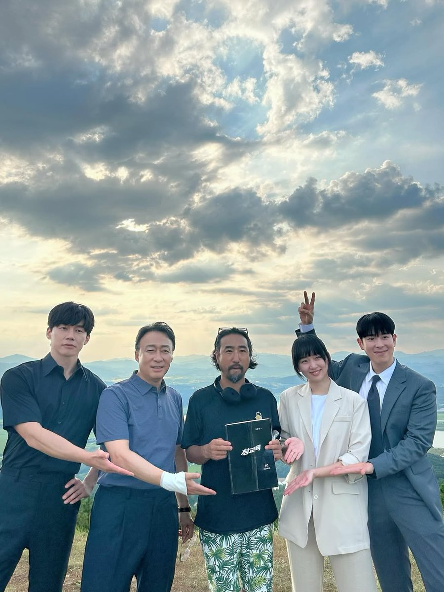 jinkijoo_PH's tweet photo. #TeachYouALesson boasted its unceasing popularity by topping the global charts for four consecutive weeks. 

Once again congratulations to all the cast and crew of #참교육 

Hope this drama got more recognition❤️ https://t.co/jtHwsXTmOc