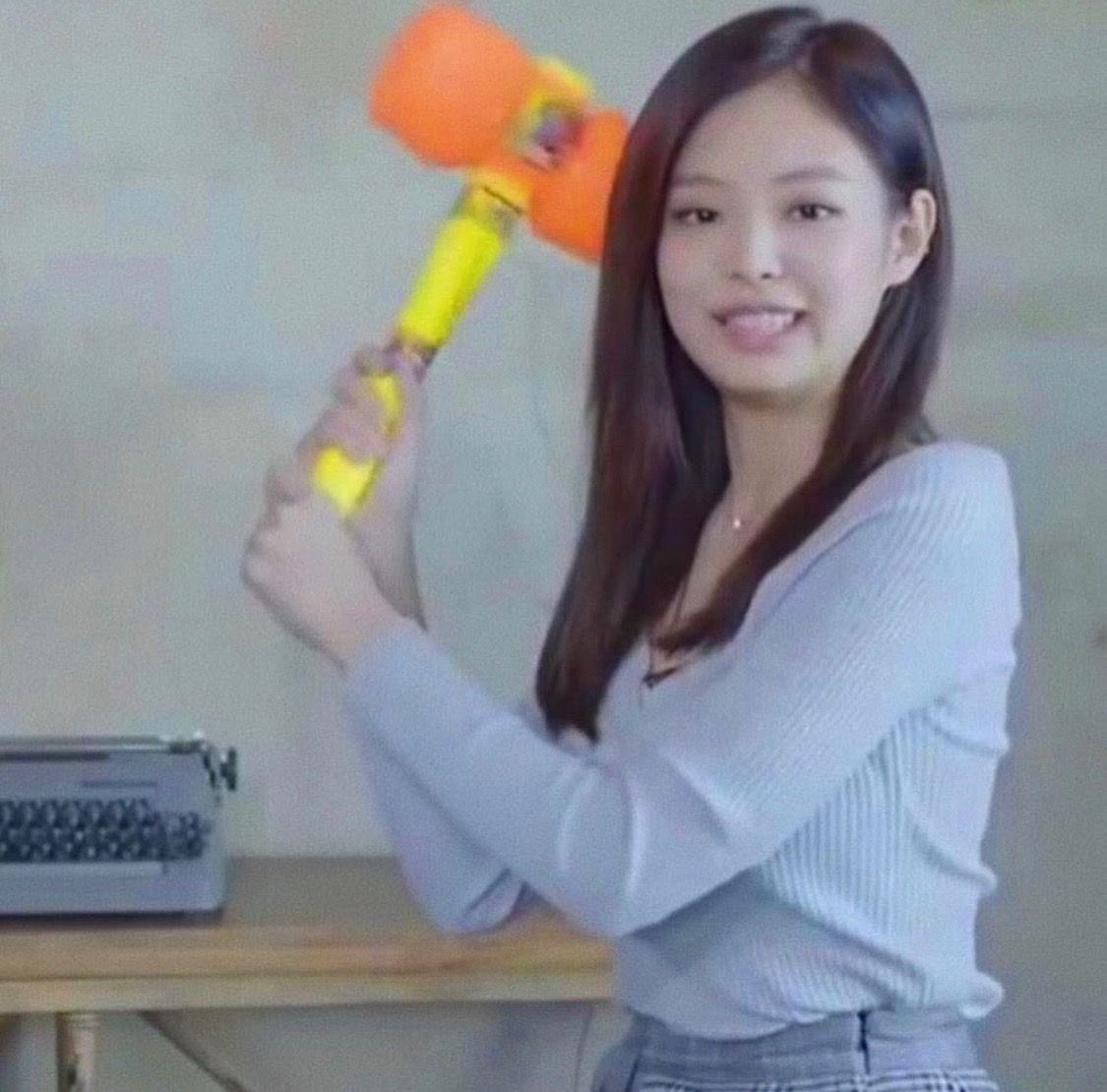 ragingsapphic_'s tweet photo. Imagine proudly promoting something that looks like a violation waiting to happen. Can’t BELEIVE Jennie is promoting such dangerous tools that are used to harm people😨😨 https://t.co/EmT76PxYMj