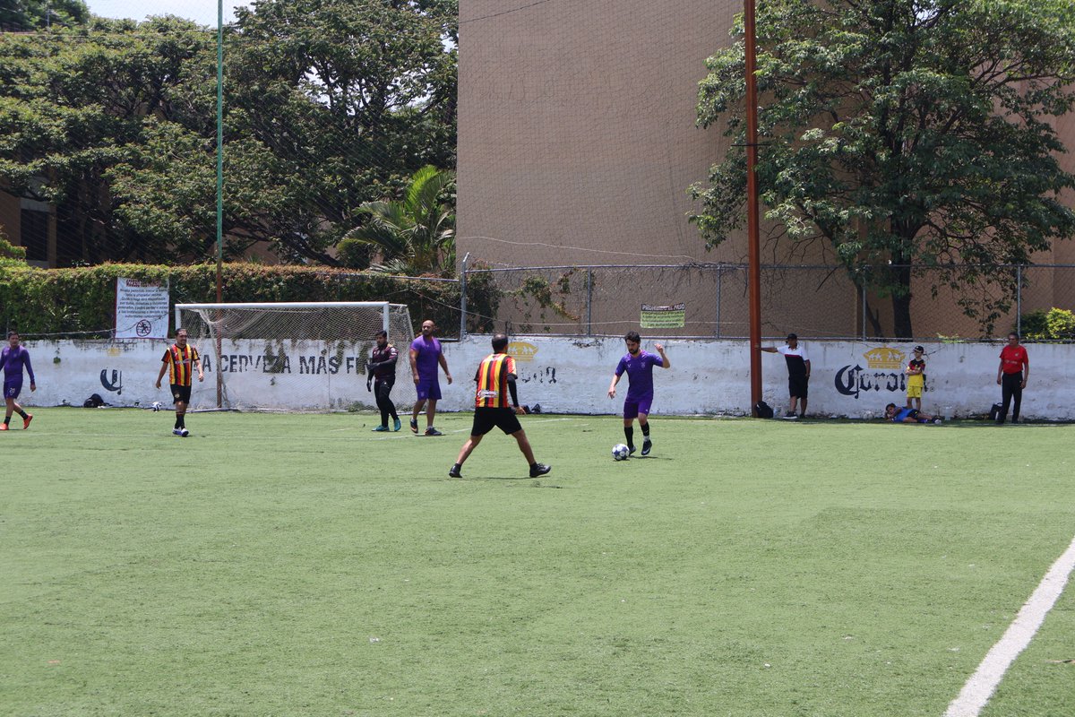 EstuardosFC's tweet photo. 📷 Fotos
ATS1 AM
Estuardos FC 4-4 Canadiense https://t.co/TuAVRYUwQk