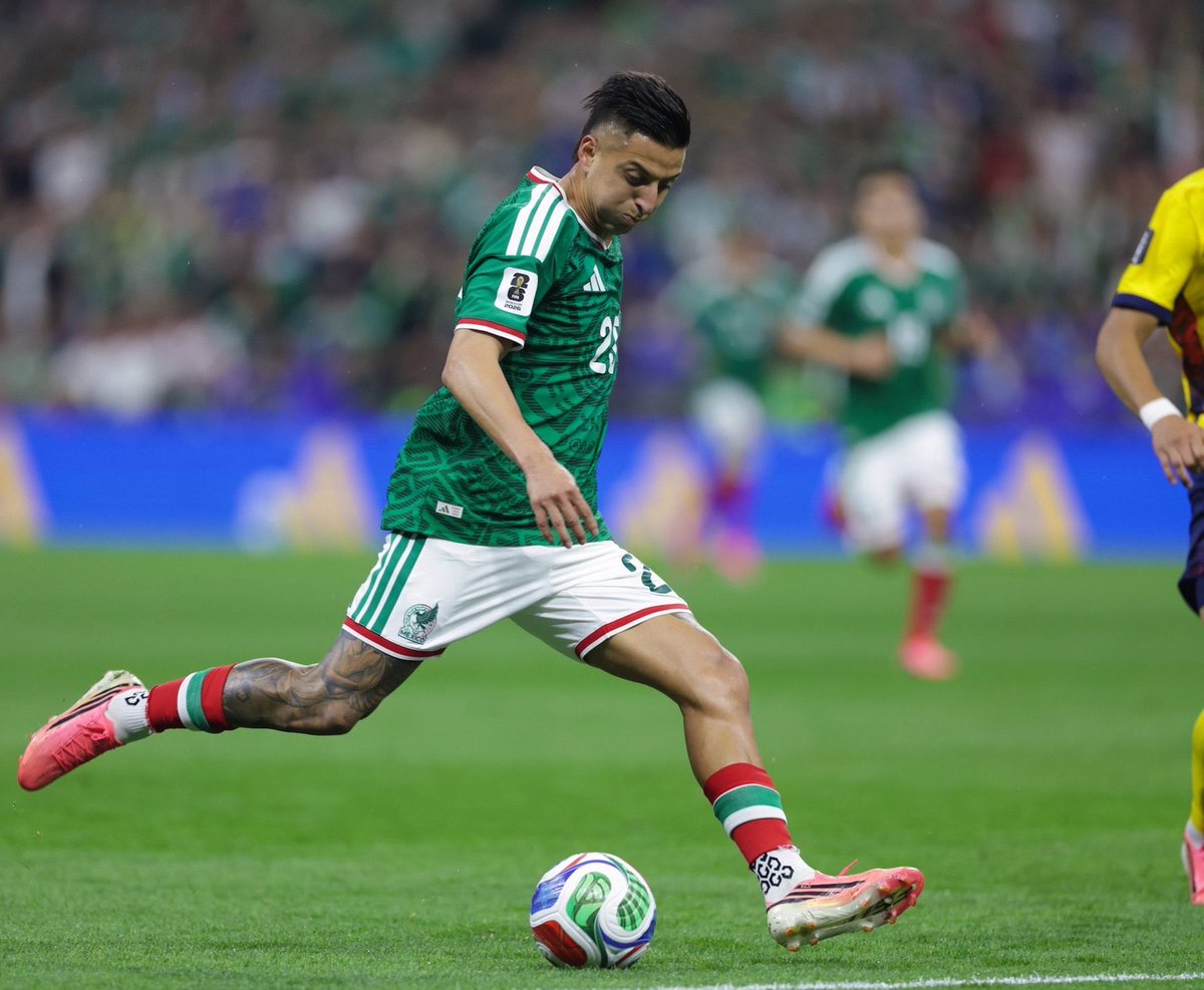 joserra_espn's tweet photo. ¡HISTORIA! 
Roberto ‘Piojo’ Alvarado es el primer mexicano en repartir 3 asistencias en partidos de Copa del Mundo. https://t.co/ePMpSoRBOf