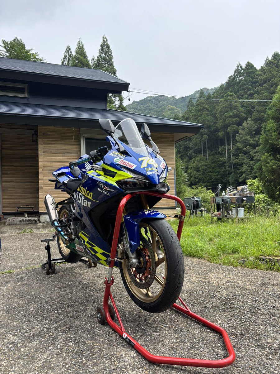 74MAKINO's tweet photo. 青空整備🧰始めた
終わったら🌧️降る前に散歩しよ https://t.co/mcogxVftk7