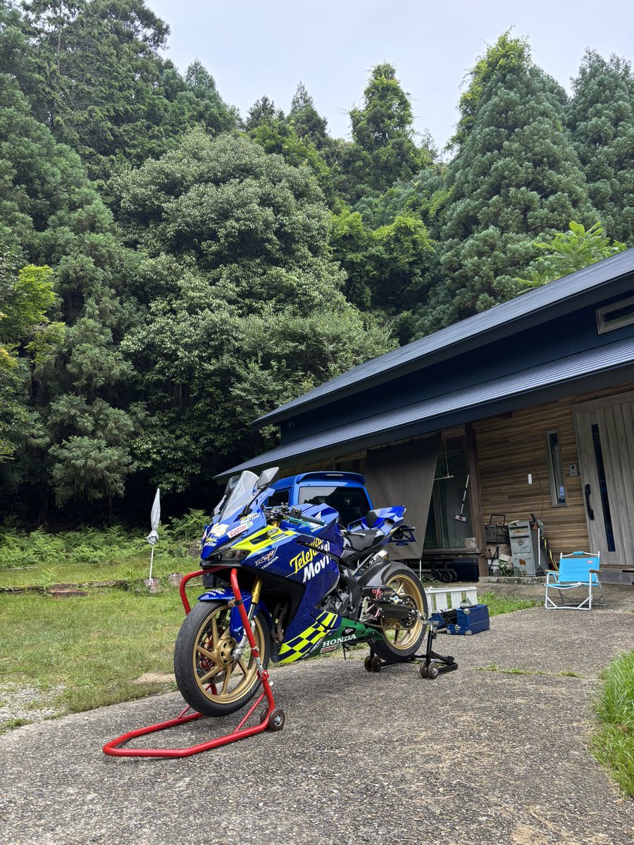 74MAKINO's tweet photo. 青空整備🧰始めた
終わったら🌧️降る前に散歩しよ https://t.co/mcogxVftk7