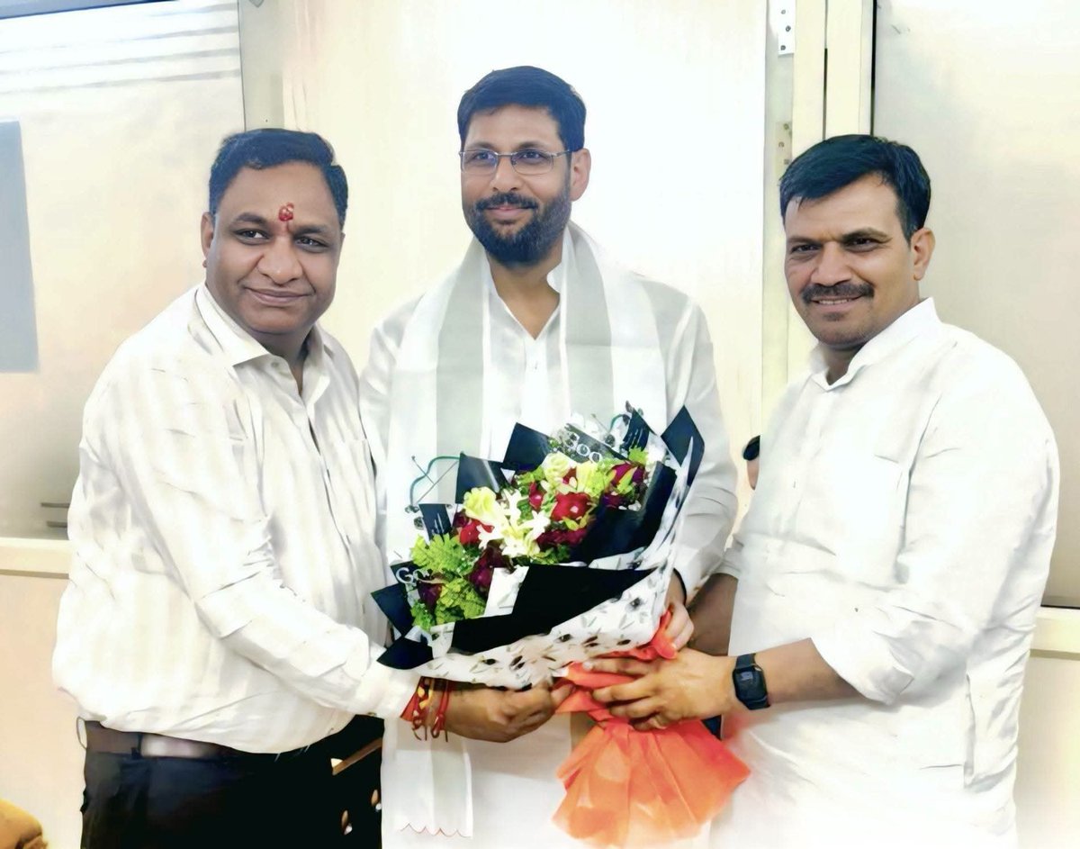 rajeshchbjp's tweet photo. आज भारतीय जनता पार्टी प्रदेश मुख्यालय, लखनऊ स्थित अपने कार्यालय पर पार्टी के पदाधिकारियों एवं कार्यकर्ता बंधुओं से मुलाक़ात कर सांगठनिक विषयों पर चर्चा की। 

हम सभी कार्यकर्ता बंधु मिलकर आगामी 2027 के विधानसभा चुनाव में पूरे उत्तर प्रदेश की सभी सीटों पर पार्टी की विजय सुनिश्चित कर पुनः भाजपा की सरकार बनाने को संकल्पित हैं।