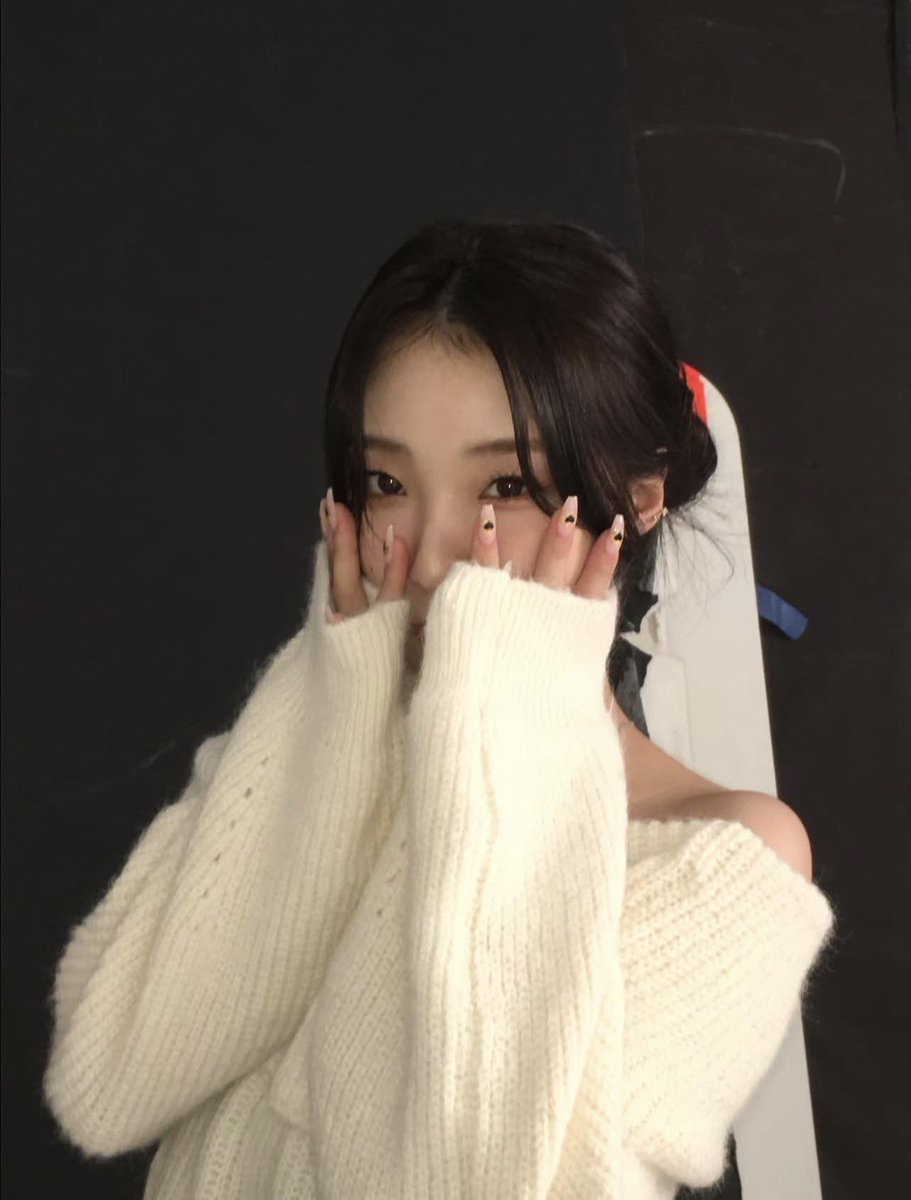 fromsanrio's tweet photo. Aquí donde me ven ando un poquito (muuy) obsesionada con el #𝙶ɑrden𝙶𝕚r𝕝z𐀔𓈒ຳ𝚅i𝚍𝕖𝕠 que sacaron estas muchachitas hoy. Ya puedo decir que es el mejor del año? Es que en serio no encuentro ningún otro igual de bueno a #𝐂ätch𝐌ë사랑𝙼𝚅. Ya vengo gente, me lo voy a repetir. https://t.co/Qwx1iDfljj