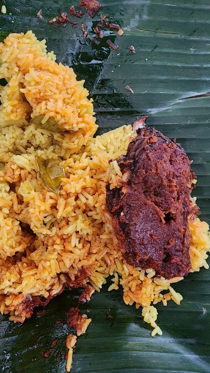 stupidmacchiato's tweet photo. @ChapterKita H itu Haruan kak atau ikan gabus. Lauk Nasi kuning hehe https://t.co/5SMNc7mL0U