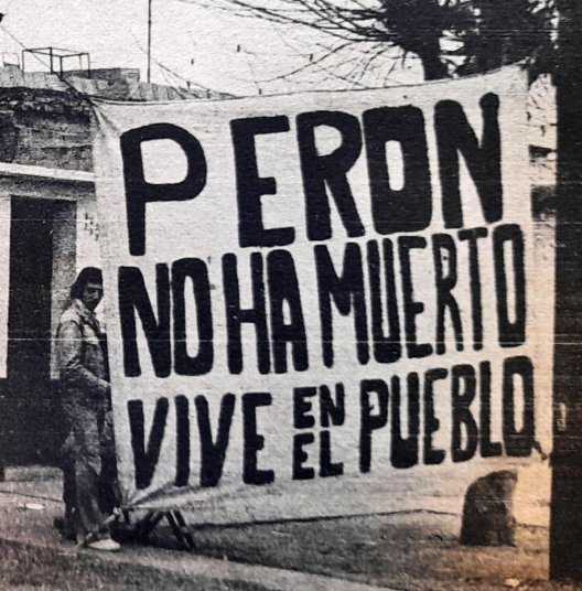 PERIODlSTAPERON's tweet photo. 52 años. Más vivo que nunca. Que la lloren los gorilas. https://t.co/IWKhw7nNVm