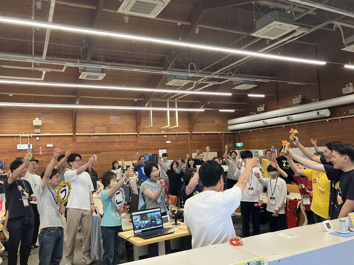 yoho_saiyo's tweet photo. 今日から新たに3名のスタッフが仲間に加わり、御代田オフィスで朝から入社式を行いました！（いつも通り全拠点をオンラインでつなぎ様子を配信しました！）
「ビールに味を！人生に幸せを！」のミッション実現に向けて、引き続き全スタッフ一丸で取り組んでいきます！！
#ヤッホー日誌 #入社式 https://t.co/2jnXPEIS2n