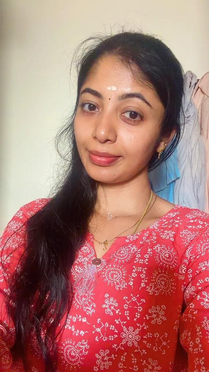 Namekidd0's tweet photo. Paaa ena lips daa saamy🥵💋
Slow va kiss adichute jetty ula Kai vitu theika theika mood thaangama
En lips pudichu kadichu sapriuvaa🤤🫦
https://t.co/bgRB2rW0Gm