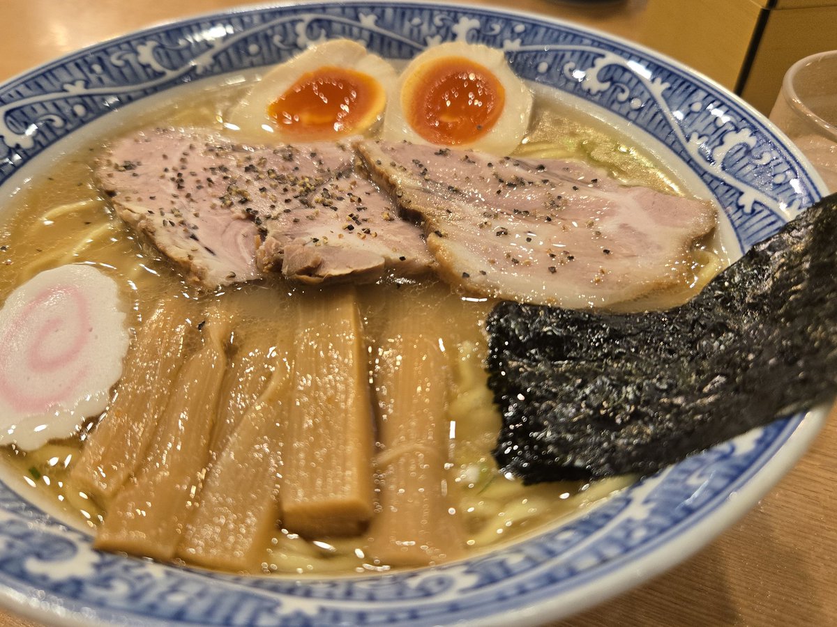 dakusan4's tweet photo. 久しぶりに青葉食べたくなってサンシャインまで来ちゃった。最初のひとくち、今年食べたラーメンの中でいちばん美味しかったわ。 https://t.co/YFgQ0H7T6x
