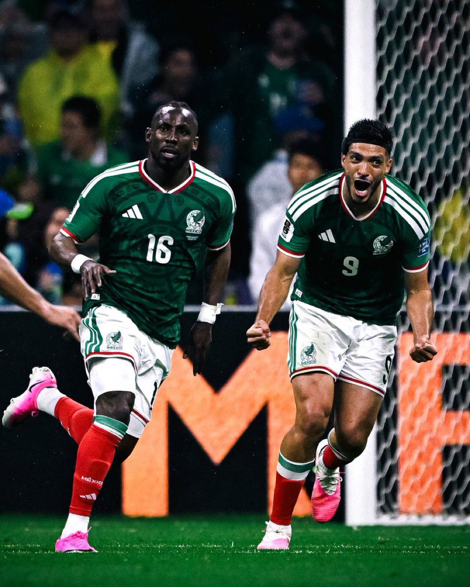 K06ll's tweet photo. جوليان كينيونيس ليس لاعبًا عاديًا، بل إعصار هجومي. كل لمسة تحمل خطورة، وكل انطلاقة تُربك الدفاع، وإذا وجد مساحة صغيرة حوّلها إلى فرصة. لاعب يصنع الفارق محظوظ القادسية فيه https://t.co/79KEDxhNU6