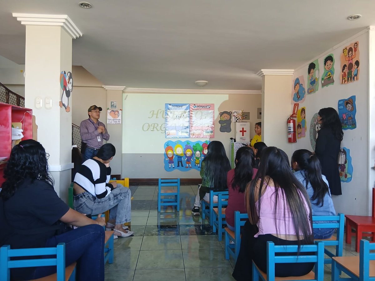 Agricultura_CZ6's tweet photo. #Azuay | Como parte de la Mesa Ecuador Crece Sin Desnutrición Infantil, capacitamos en el CDI Machángara, sobre huertos urbanos como alternativa de producción para los hogares. Además, en la Mesa Quinta Chica entregamos plántulas para fortalecer la seguridad alimentaria. 🌱🥬 https://t.co/TZVsMPfSwA