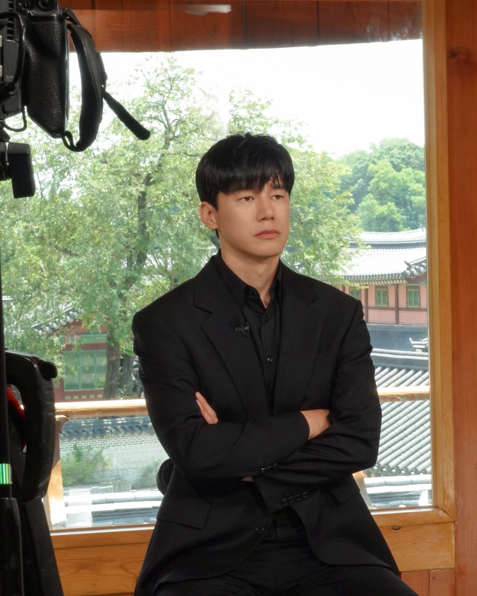 PrainTPC's tweet photo. [김무열]

나화진 감독관님! 유 퀴즈 ~❓👀

김무열 배우가 걸어온 여정들과
흥미진진한 <참교육> 비하인드가 궁금하다면 

오늘 저녁 8시 45분 tvN <유 퀴즈 온 더 블럭>에서 만나요 🎁  

#김무열 #KimMooyul 
#tvN #유퀴즈온더블럭 #참교육 https://t.co/rYPXiaKBUA