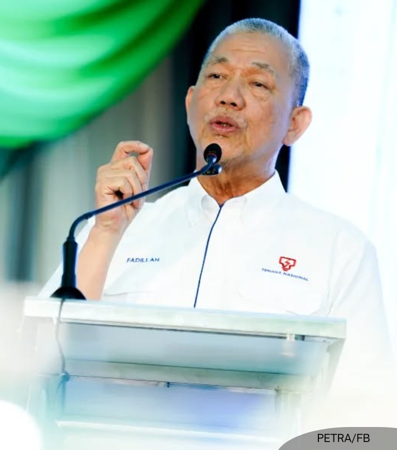 NewsBFM's tweet photo. Data centres are projected to account for 31% of electricity consumption in Peninsular Malaysia by 2035, up from 7% this year, with electricity use rising to 73,274 GWh.

To meet rising demand, Putrajaya is extending the operation of existing thermal power plants and adding new gas-fired generation capacity, PETRA Minister Fadillah Yusof said.

🧵1