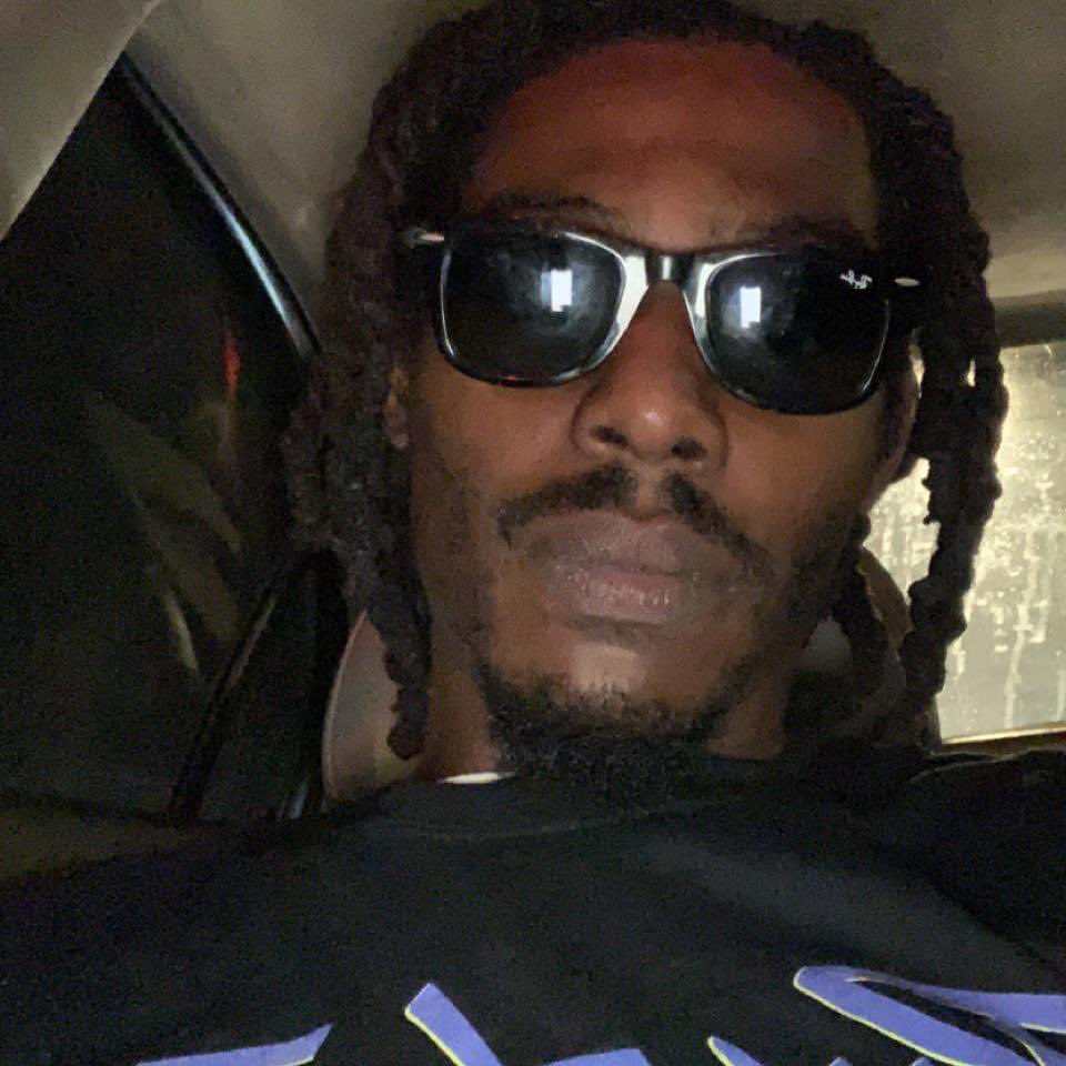 Da_Banktionary's tweet photo. QT a pic of you in sunglasses… 

#LocsXLocs https://t.co/GR6DsZ46YO