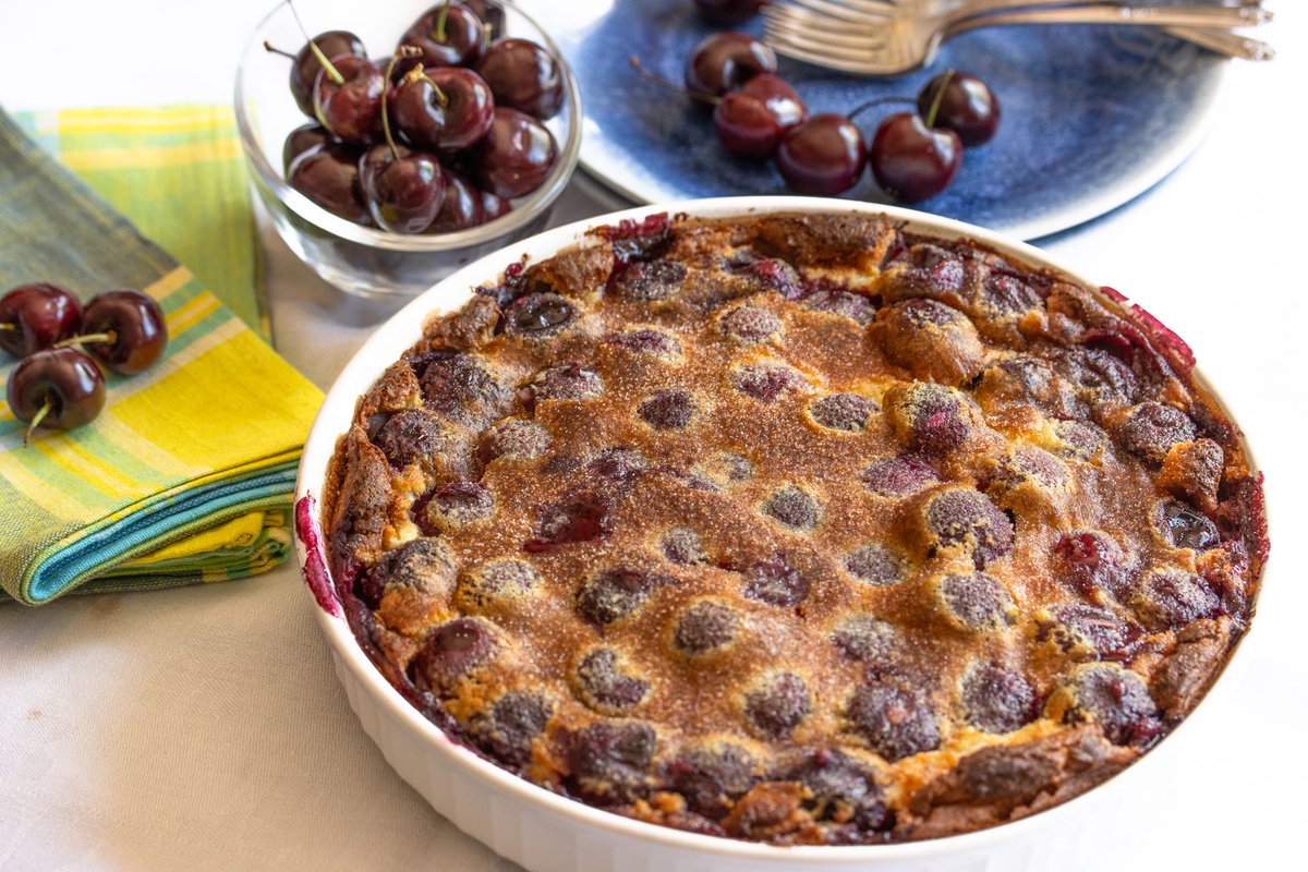 giangiskitchen's tweet photo. Simple, rustic, and elegant.
Cherry Clafoutis bakes into a custardy dessert that’s delicious warm or cold.

https://t.co/mlij7dNYlV

#FrenchDessert #HomeBaking #CherrySeason #Gian https://t.co/TM92HVlot3