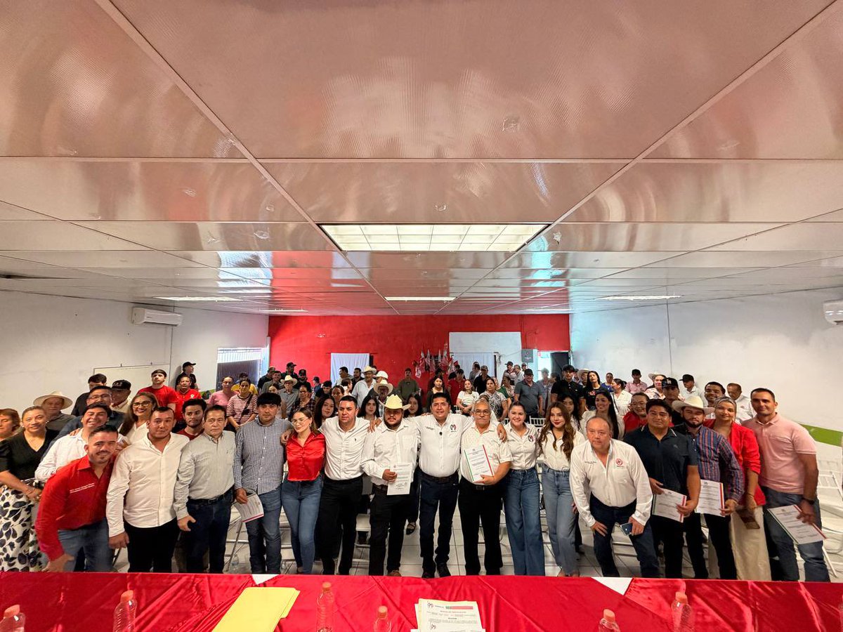 cesargerardol's tweet photo. Desde el Comité Municipal del
PRI en Cosalá, donde tomamos protesta a 27 nuevas Dirigencias de Sectores, Organizaciones, Secretarías y Organismos Especializados!
Seguimos Trabajando, juntos y en equipo por el fortalecimiento del PRI Sinaloa! https://t.co/Xanp43qbkR