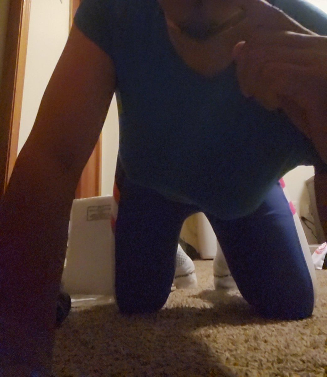Santiago293294's tweet photo. New leggings Do you like? New fake titts 🤭
#CROSSDRESSING #sissycaption #gay #transgener https://t.co/Y5kyhvUNqU