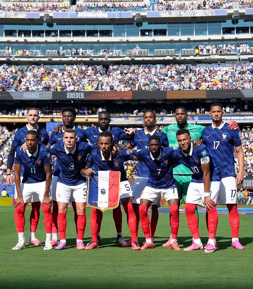 GoalpostsIDN's tweet photo. Lamine Yamal tidak setuju dengan Prancis yang di favoritkan untuk juara Piala Dunia 2026.❌

🗣️”Tidak, mereka tidak pernah menang melawan kami (Spanyol) sejak EURO. Mereka tidak lebih baik dari pada kami”. 🇪🇸

— Lamine Yamal via Partidazo De Cope. 

Dik Yamal terlalu percaya diri wak.🔥