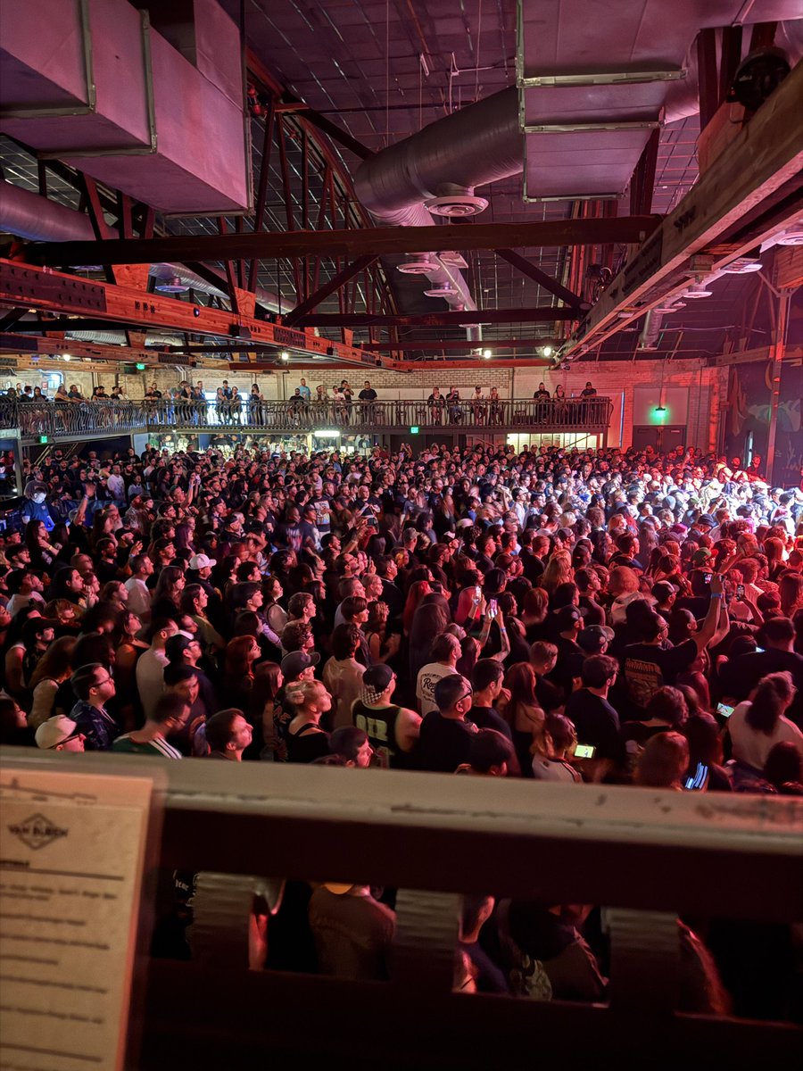 enterlife_'s tweet photo. Guest list VIP balcony seating bayybbeee https://t.co/Et5Fp1i4qY