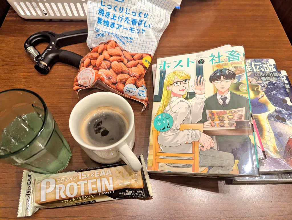 KatuMk3's tweet photo. 快活CLUBでお昼ご飯（プロテインバー）也(｀･ω･´)ゞ https://t.co/5o0KnDyqz7