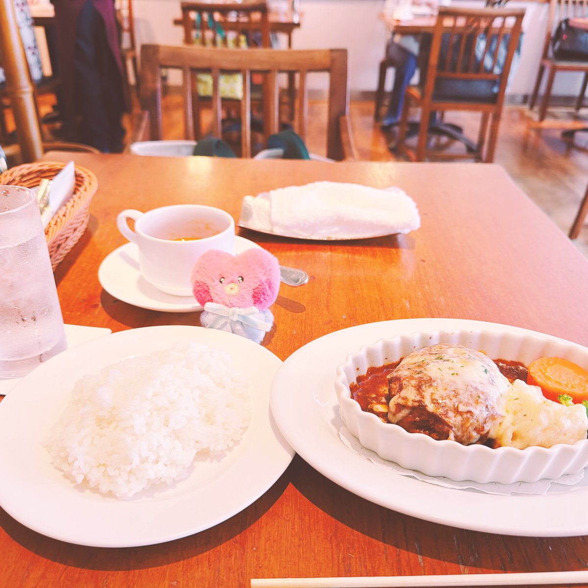 FreaksPanda's tweet photo. #BT21  #グリル満天星 

満天星に
ｷﾀ━(ﾟ∀ﾟ)━!
ここ来たらデミグラスソース食べたいよね💕︎ https://t.co/Le79cWktbv